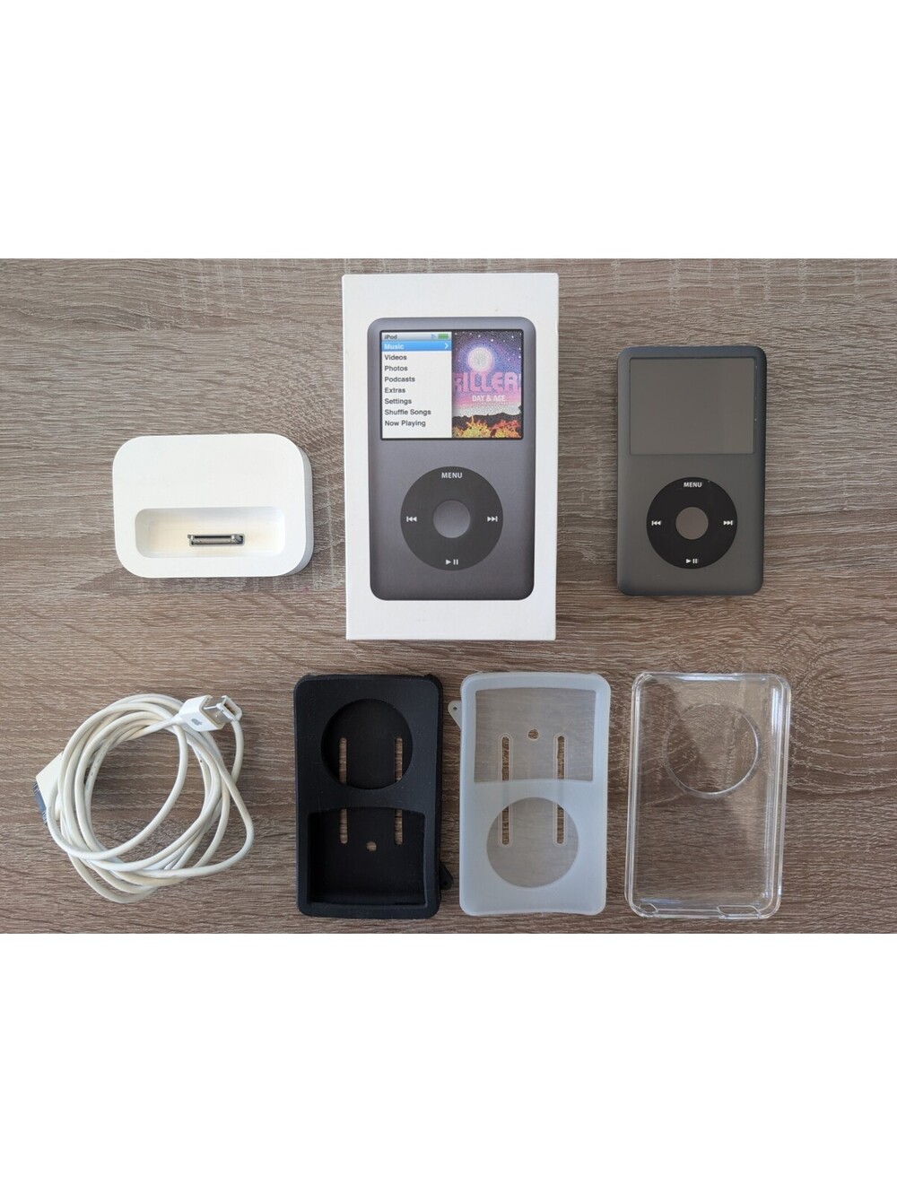 Apple iPod Classic 7th Gen Black 160GB A1238 With Box Cases And Dock Bundle